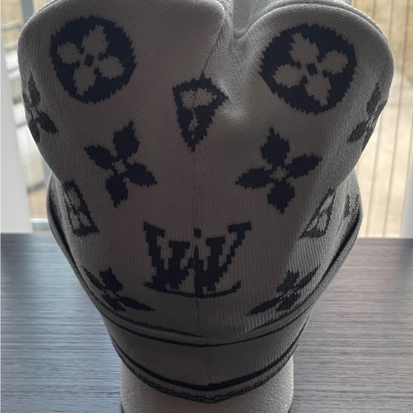White and gray Monogram Beanie - Picture 6 of 6